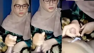 Bokep Jilbab Dicolek Bu Guru Sampai Crot Muncrat Viral