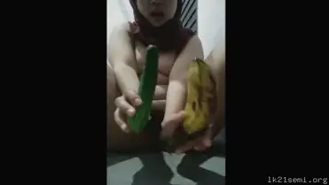 Ngewe Memek Pakai Timun Pisang Sampe Becek Squirt